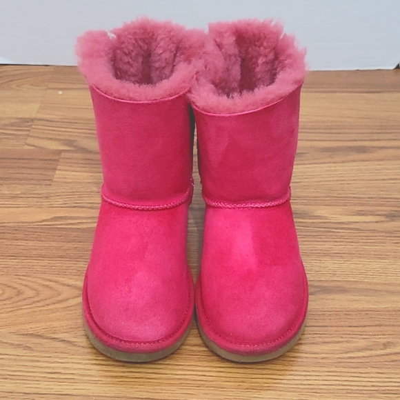 ❌❌❌SOLD❌❌❌UGG Bailey Bow Boots size 5 - Picture 2 of 10